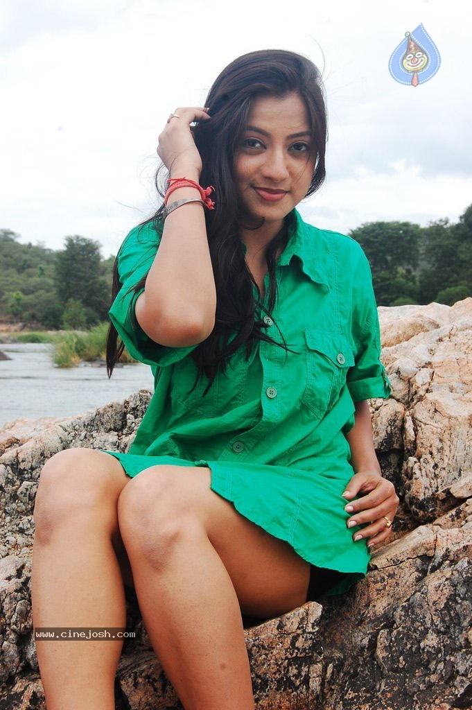 Bhaja Bhajantrilu Movie Spicy Stills - 6 / 52 photos