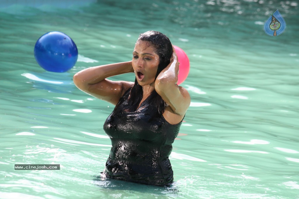 Bhuvaneswari New Spicy Stills - 4 / 49 photos