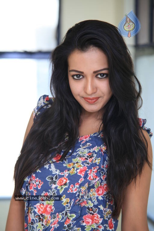 Catherine Tresa Hot Stills  - 33 / 43 photos