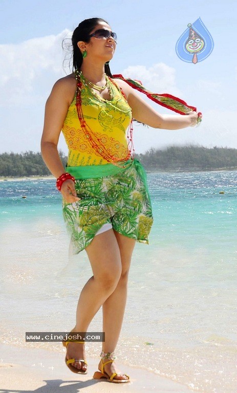 Charmi Spicy Stills - 4 / 6 photos