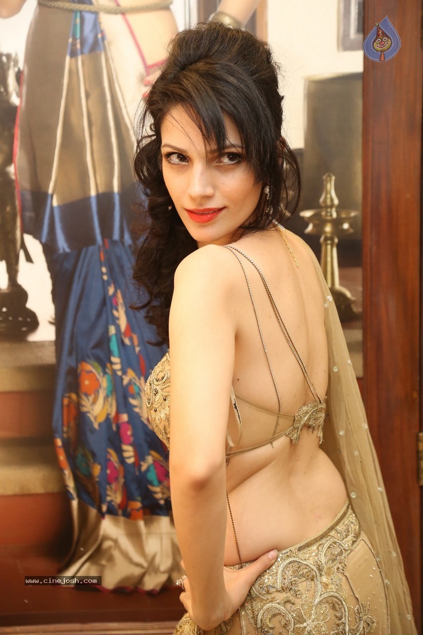 Clara Hot Stills - 15 / 58 photos