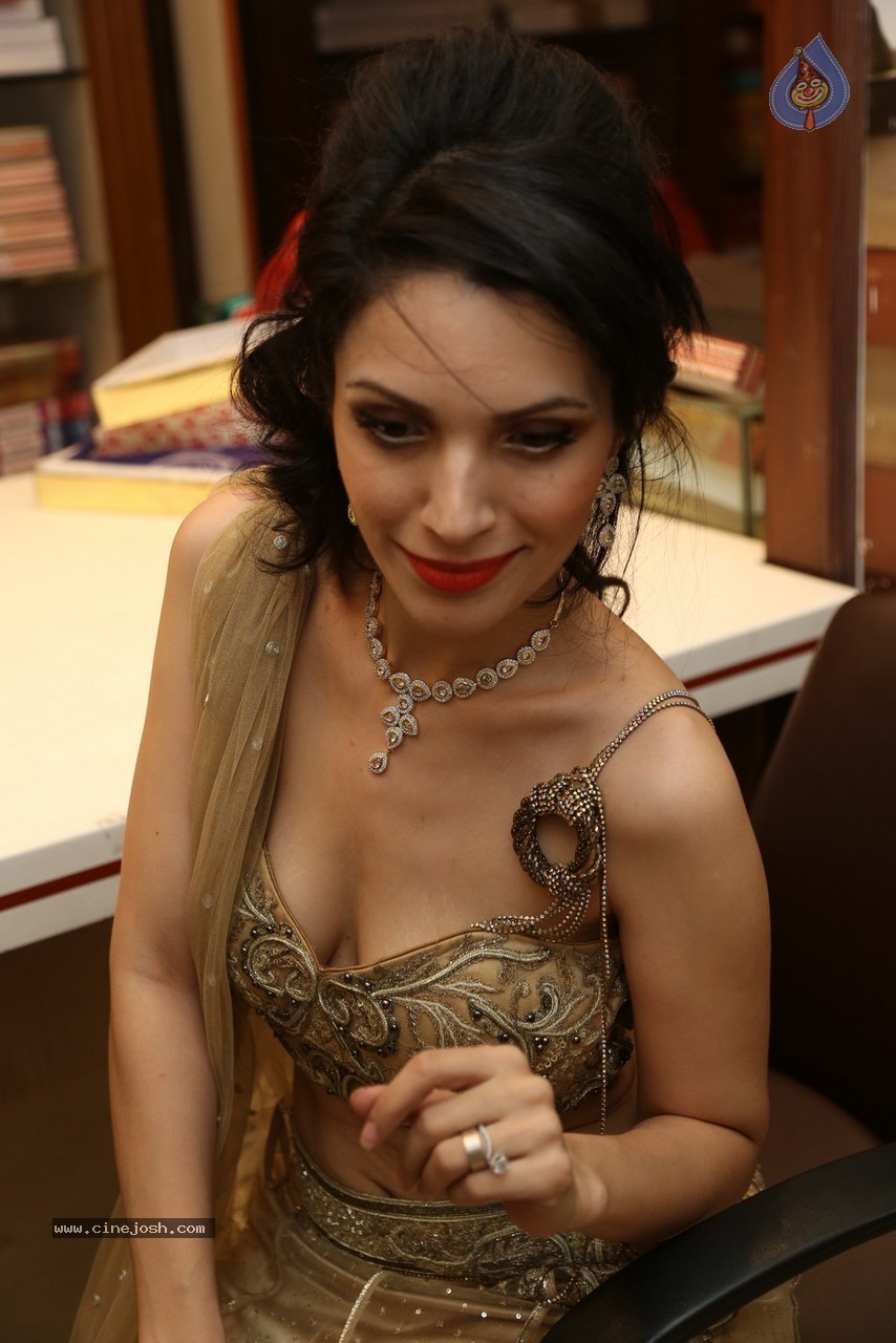 Clara Hot Stills - 52 / 58 photos