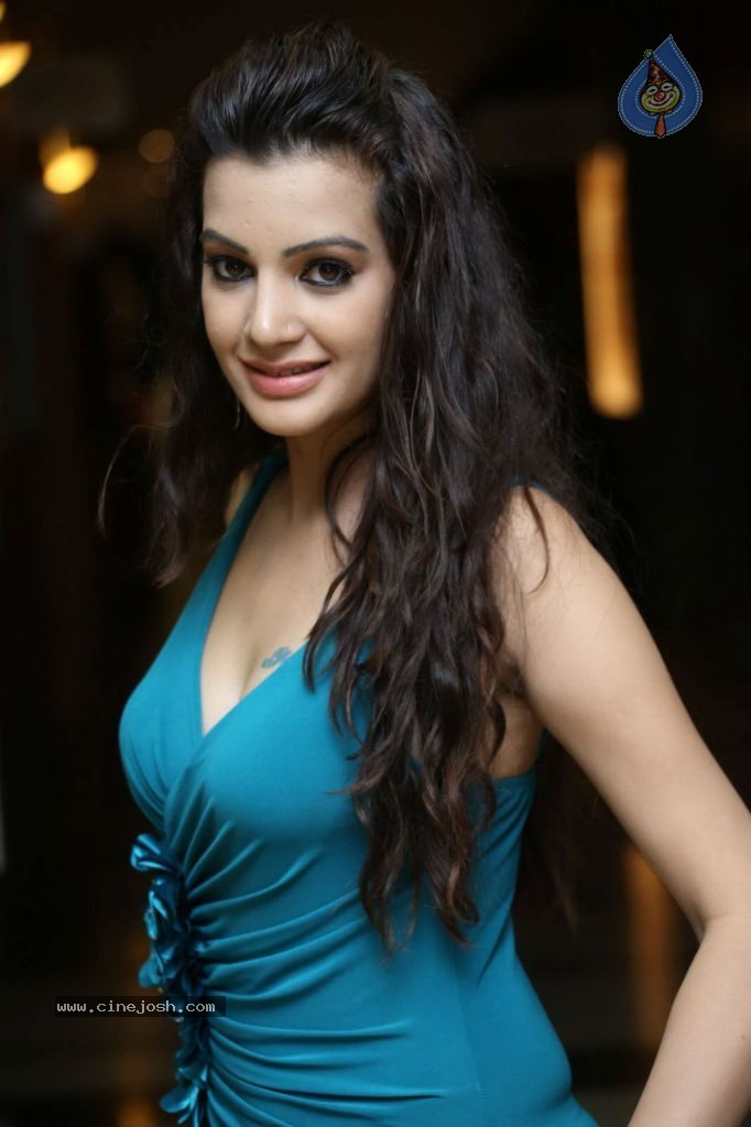 Diksha Panth New Photos - 5 / 35 photos