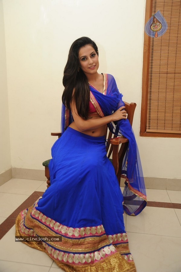 Disha Pandey Hot Stills - 45 / 53 photos