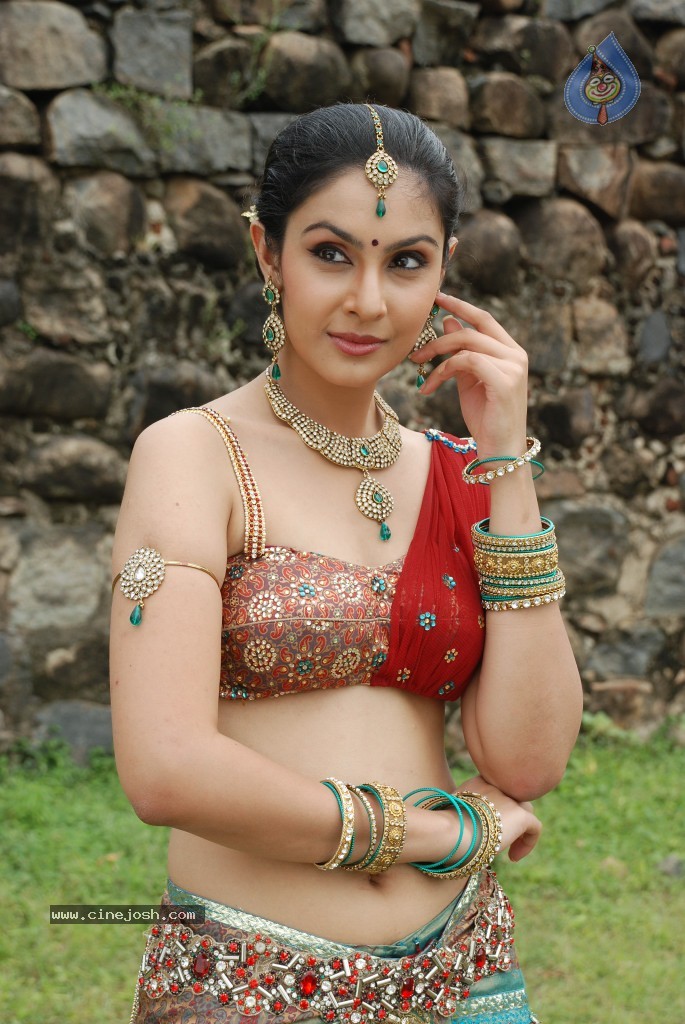 Divya Spicy Stills - 70 / 94 photos