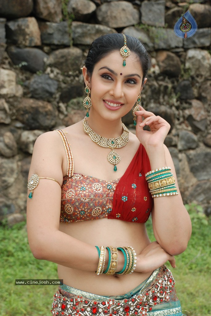 Divya Spicy Stills - 83 / 94 photos