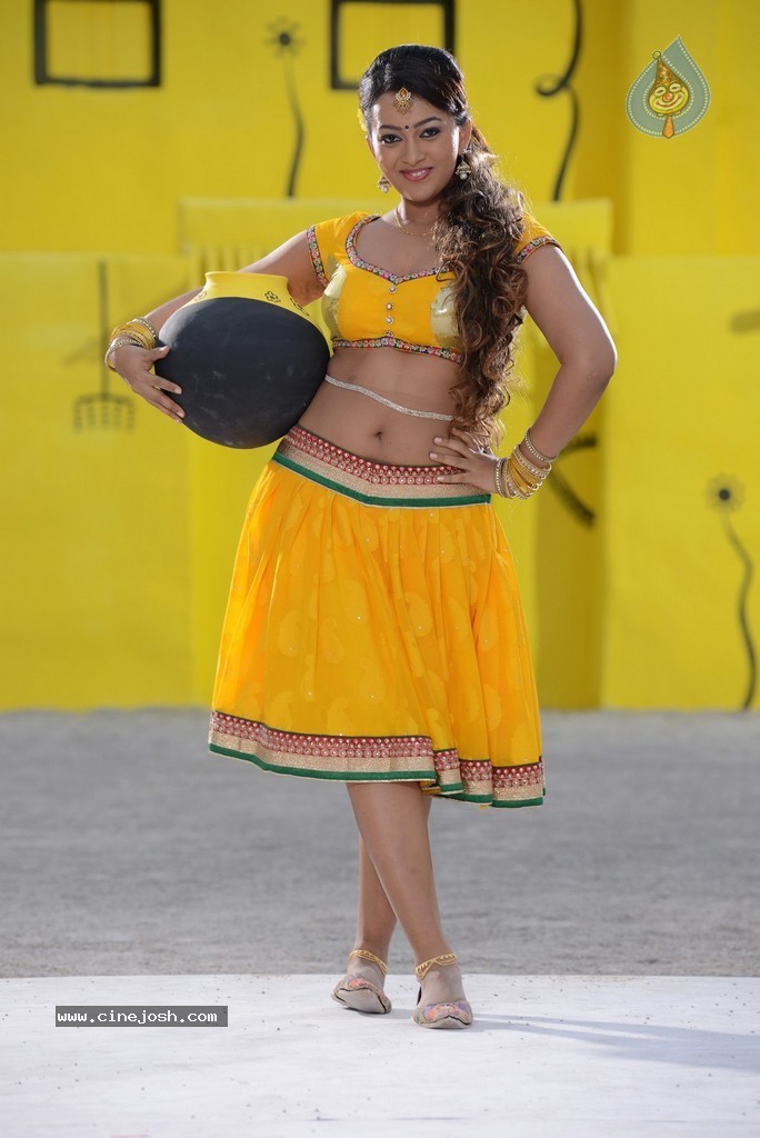 Ester Noronha New Hot Photos - 7 / 90 photos