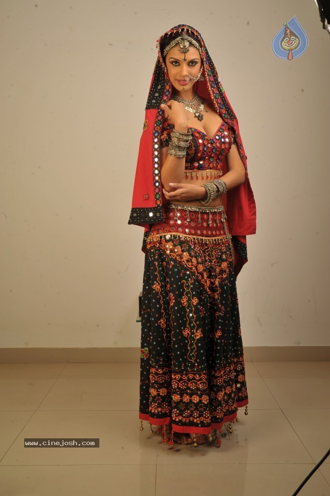 Gabriela Bertante New Hot Photos - 1 / 43 photos