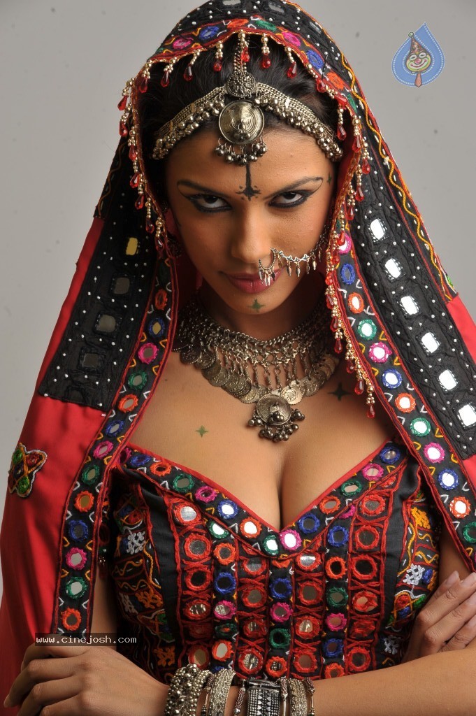 Gabriela Bertante New Hot Photos - 4 / 43 photos