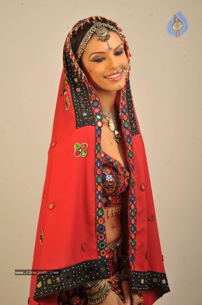 Gabriela Bertante New Hot Photos - 6 / 43 photos