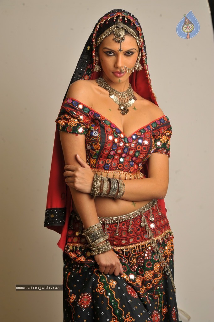 Gabriela Bertante New Hot Photos - 18 / 43 photos