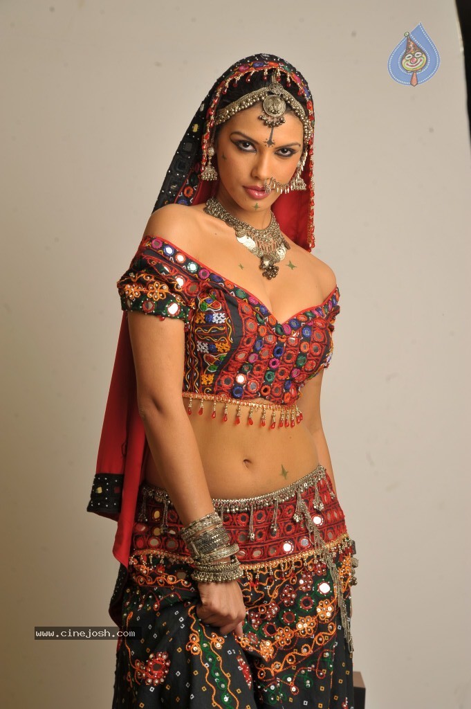 Gabriela Bertante New Hot Photos - 24 / 43 photos