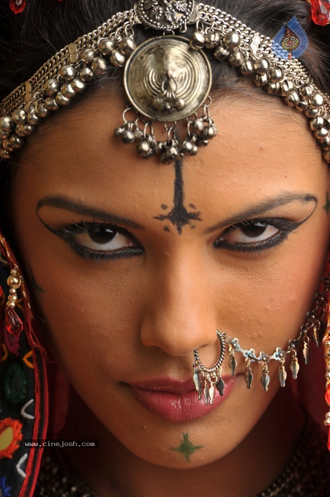 Gabriela Bertante New Hot Photos - 26 / 43 photos