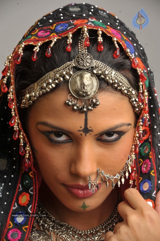 Gabriela Bertante New Hot Photos - 27 / 43 photos