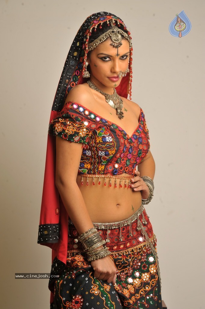 Gabriela Bertante New Hot Photos - 36 / 43 photos