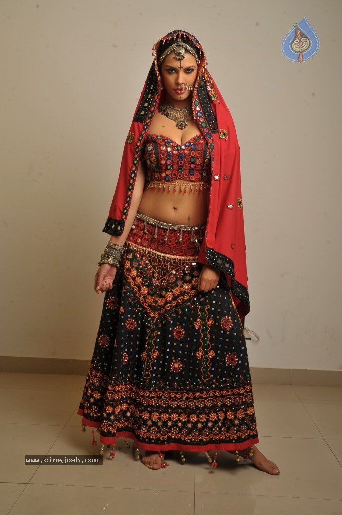 Gabriela Bertante New Hot Photos - 37 / 43 photos