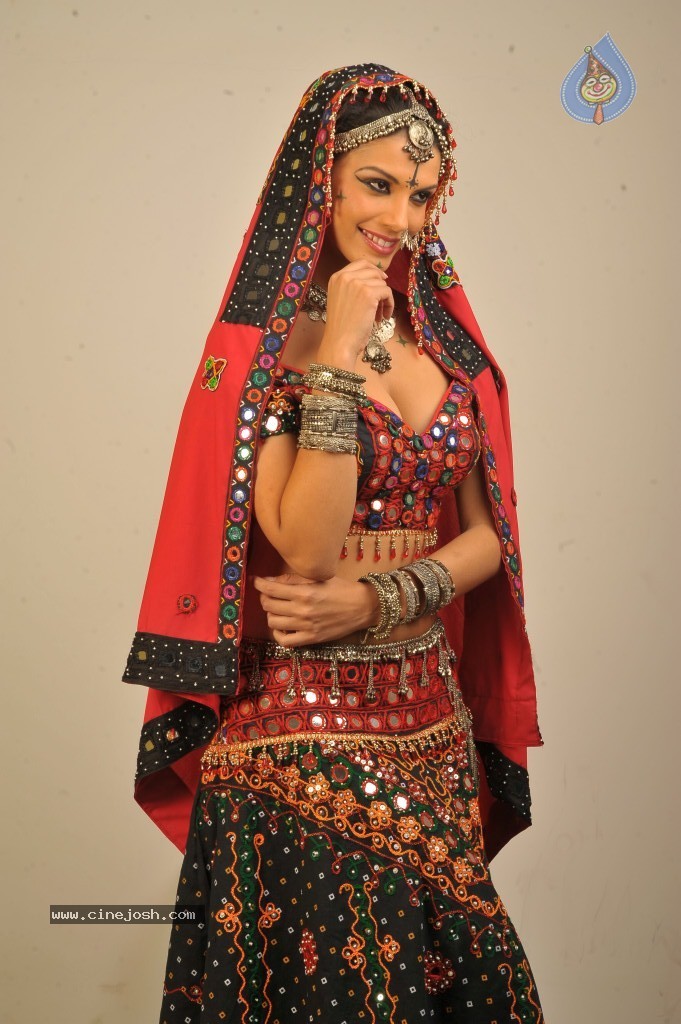 Gabriela Bertante New Hot Photos - 40 / 43 photos