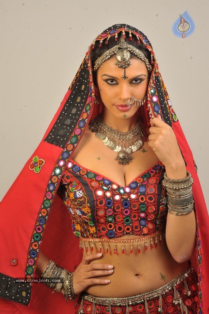 Gabriela Bertante New Hot Photos - 41 / 43 photos