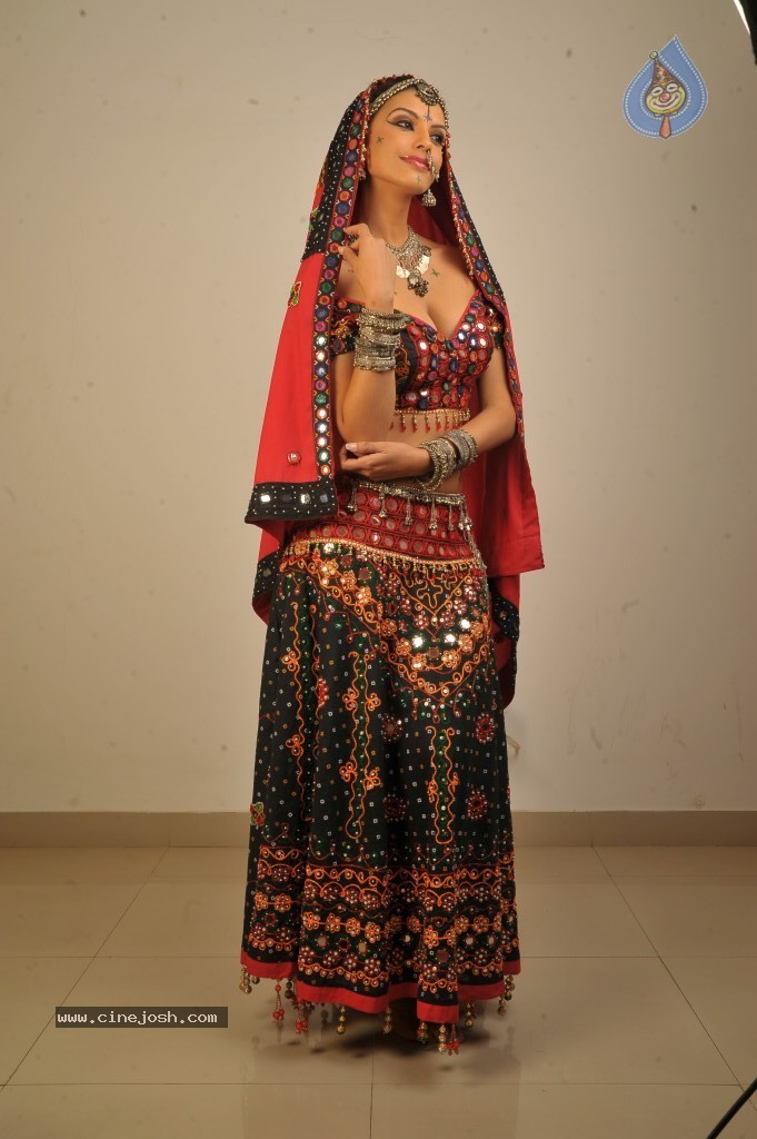 Gabriela Bertante New Hot Photos - 42 / 43 photos