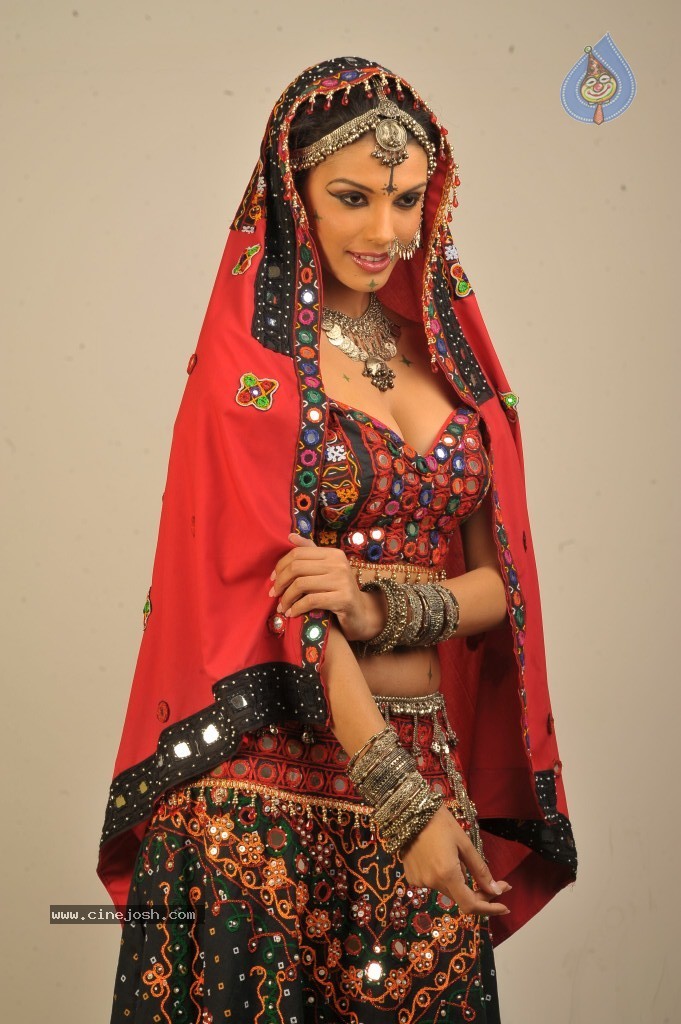 Gabriela Bertante New Hot Photos - 43 / 43 photos