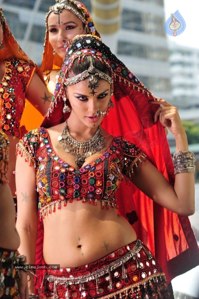 Gabriela Bertante Spicy Stills - 18 / 125 photos