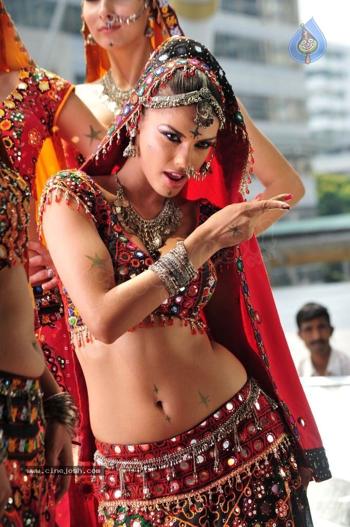 Gabriela Bertante Spicy Stills - 23 / 125 photos