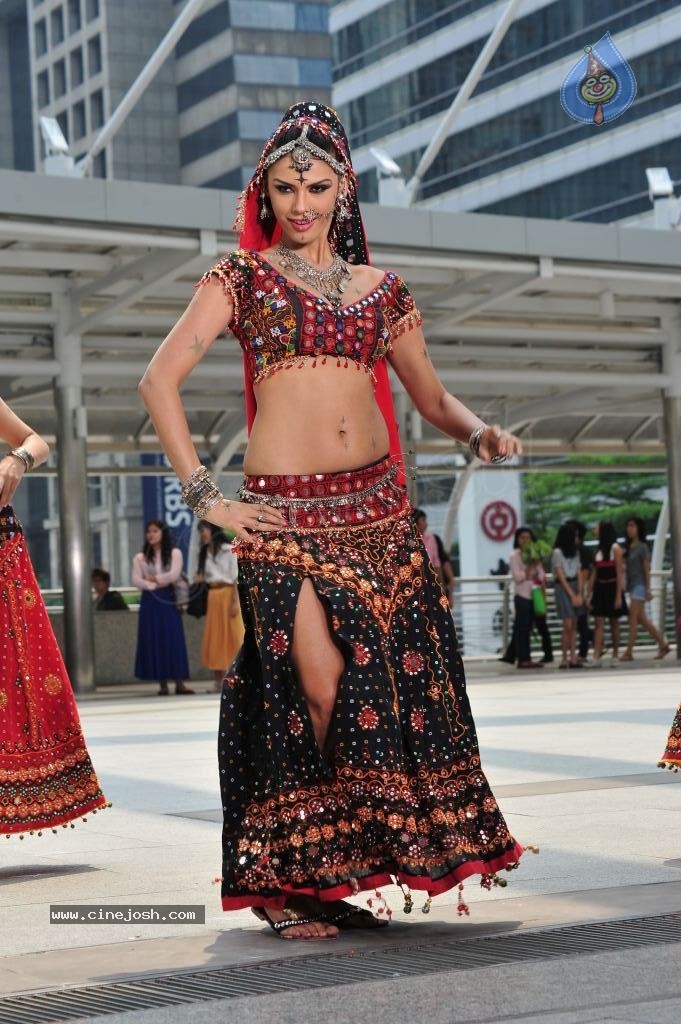 Gabriela Bertante Spicy Stills - 34 / 125 photos