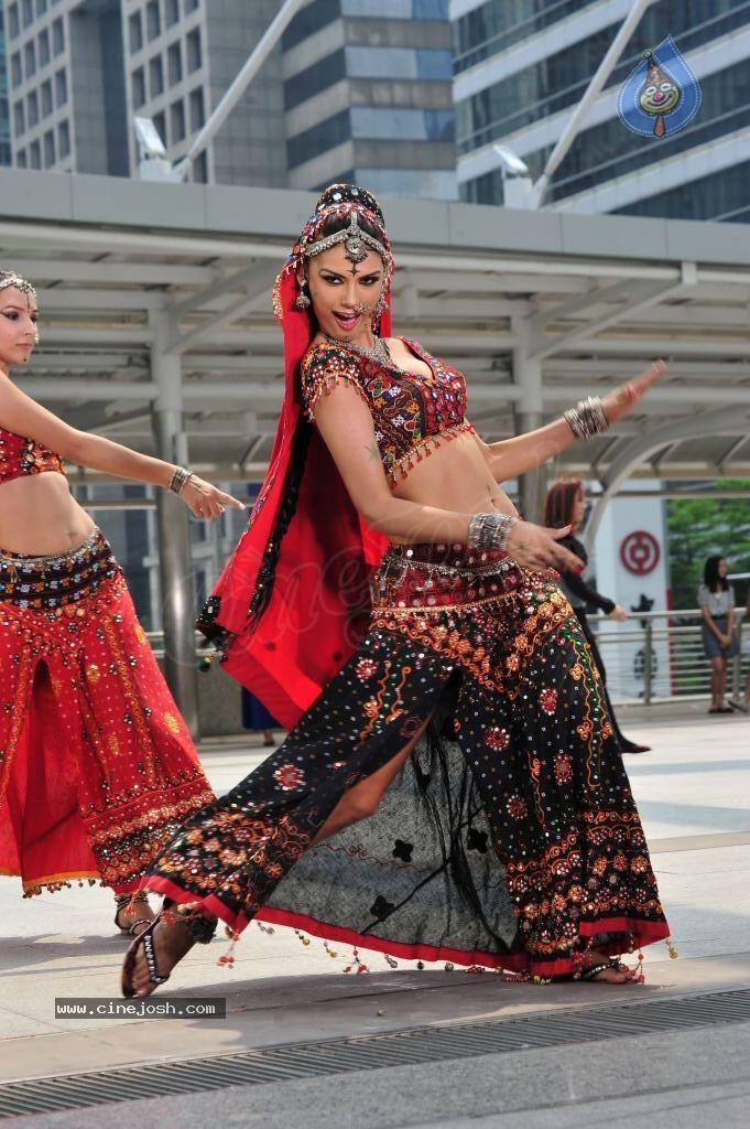 Gabriela Bertante Spicy Stills - 35 / 125 photos