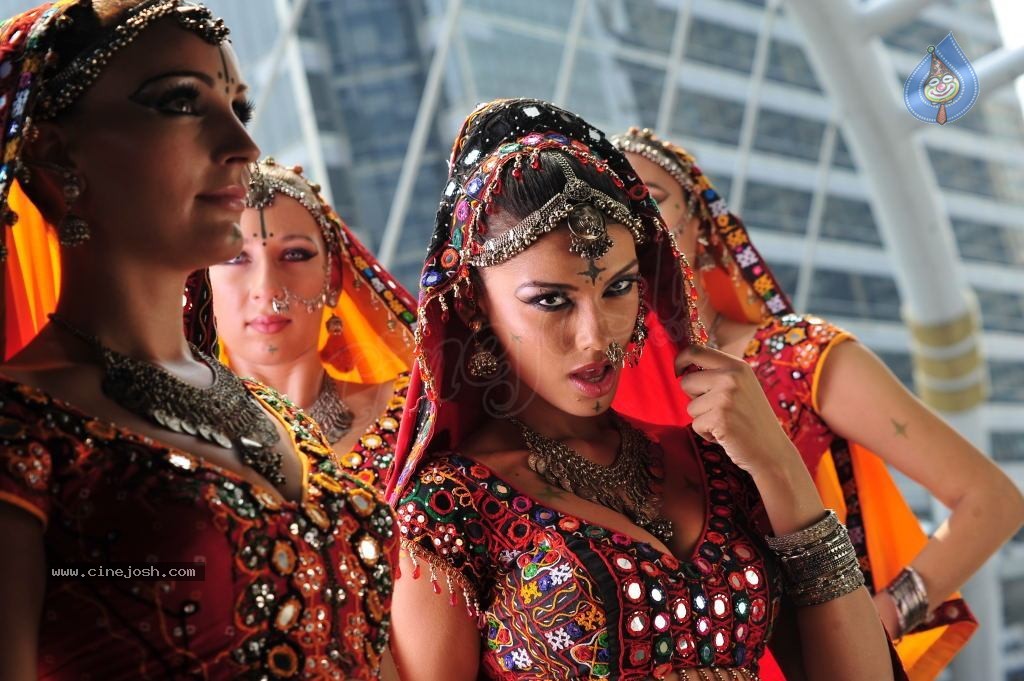 Gabriela Bertante Spicy Stills - 36 / 125 photos