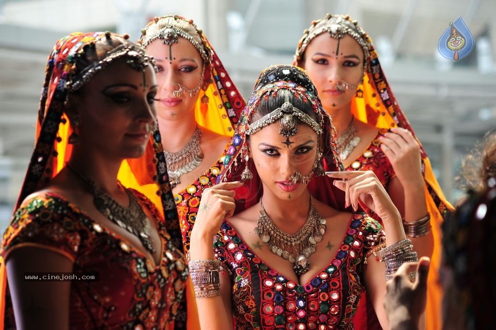 Gabriela Bertante Spicy Stills - 37 / 125 photos