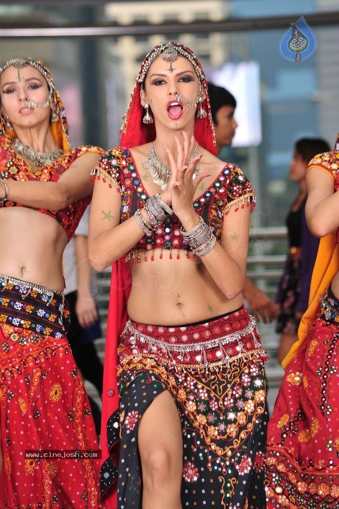 Gabriela Bertante Spicy Stills - 47 / 125 photos