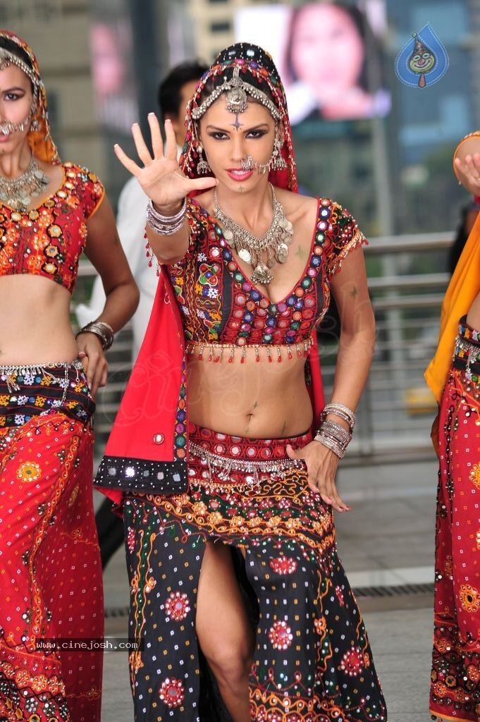 Gabriela Bertante Spicy Stills - 48 / 125 photos