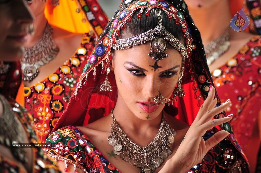 Gabriela Bertante Spicy Stills - 52 / 125 photos