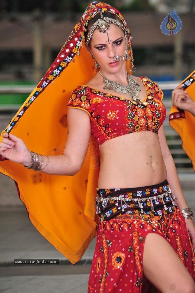 Gabriela Bertante Spicy Stills - 56 / 125 photos