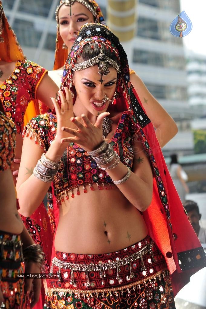 Gabriela Bertante Spicy Stills - 63 / 125 photos