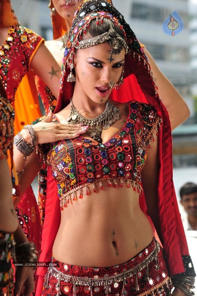 Gabriela Bertante Spicy Stills - 106 / 125 photos