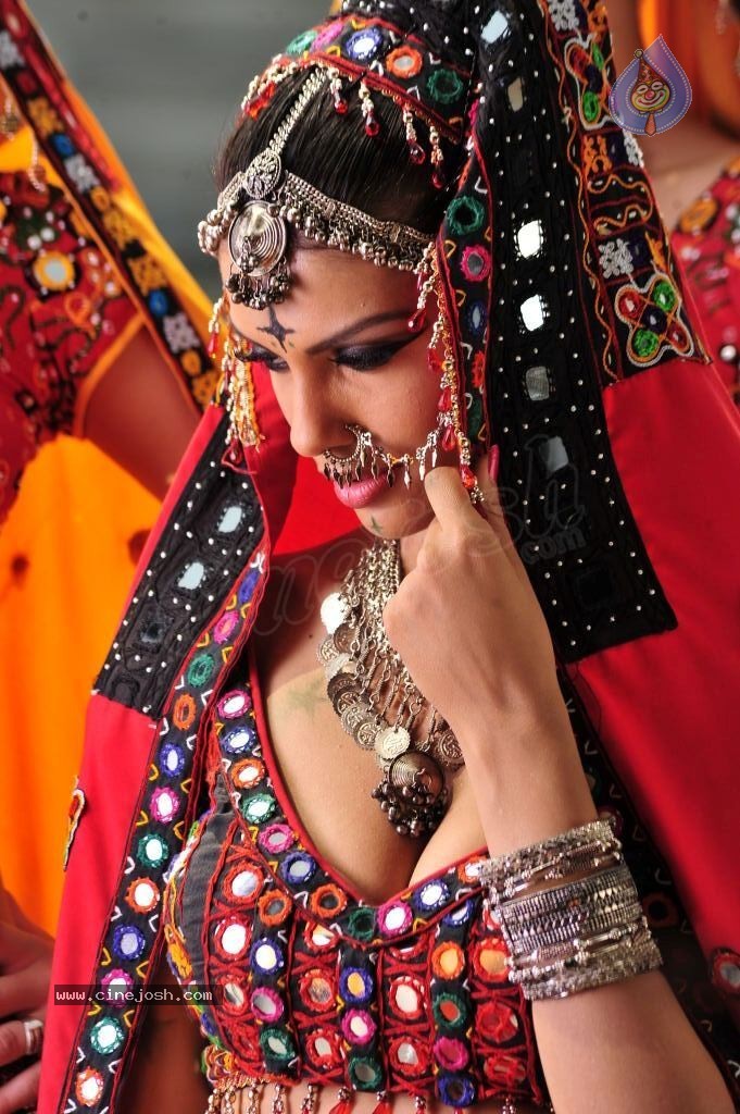 Gabriela Bertante Spicy Stills - 110 / 125 photos