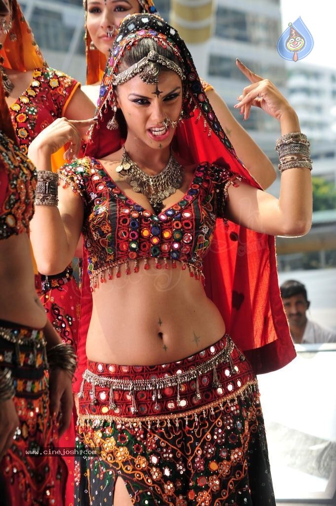 Gabriela Bertante Spicy Stills - 114 / 125 photos