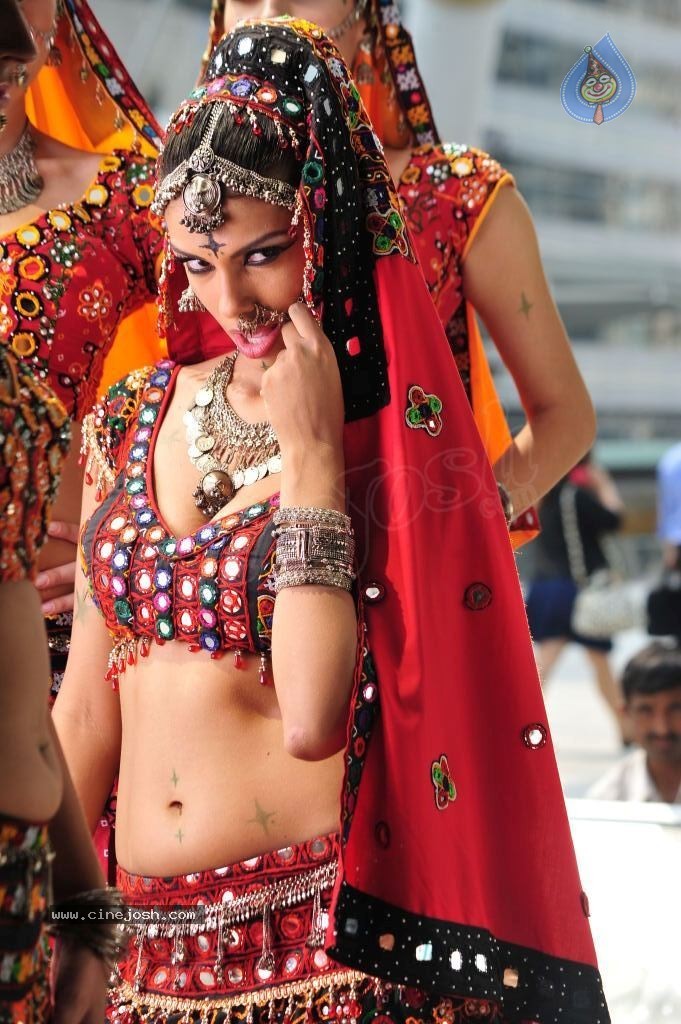 Gabriela Bertante Spicy Stills - 117 / 125 photos