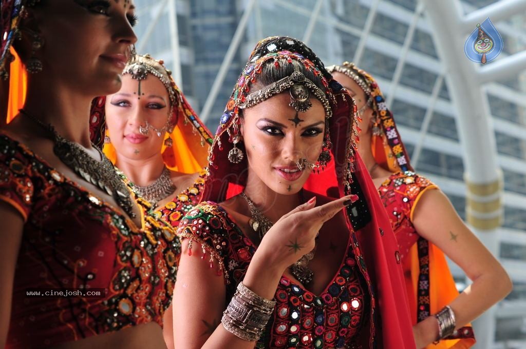 Gabriela Bertante Spicy Stills - 119 / 125 photos