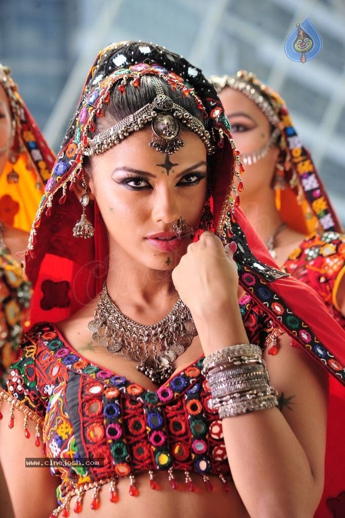 Gabriela Bertante Spicy Stills - 122 / 125 photos