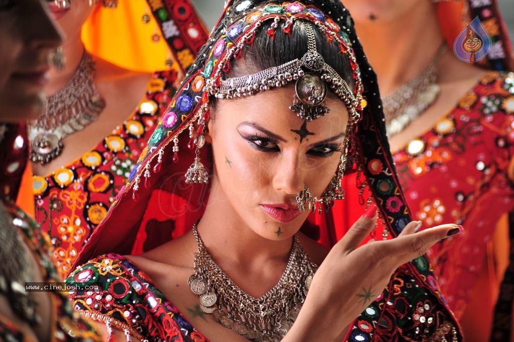 Gabriela Bertante Spicy Stills - 123 / 125 photos