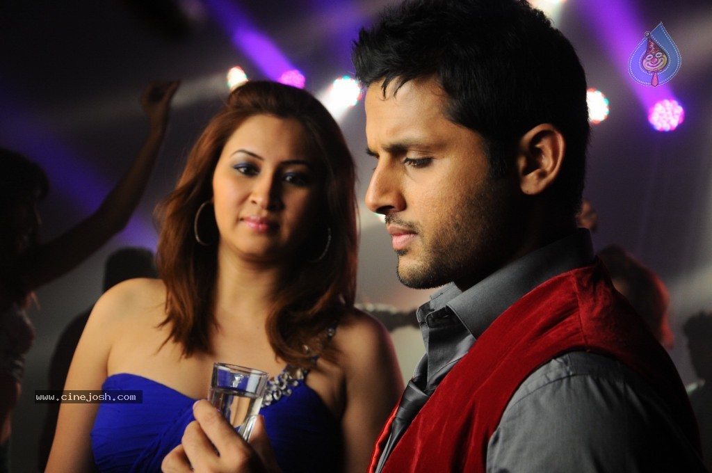 Gunde Jaari Gallanthayyinde Spicy Stills - 75 / 79 photos