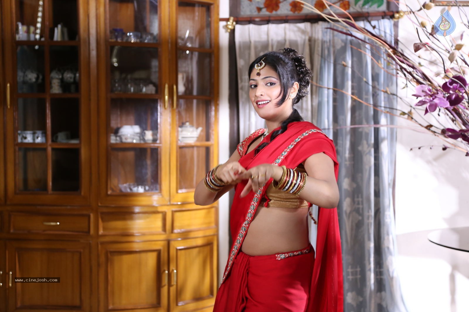 Haripriya Hot Pics - 83 / 92 photos