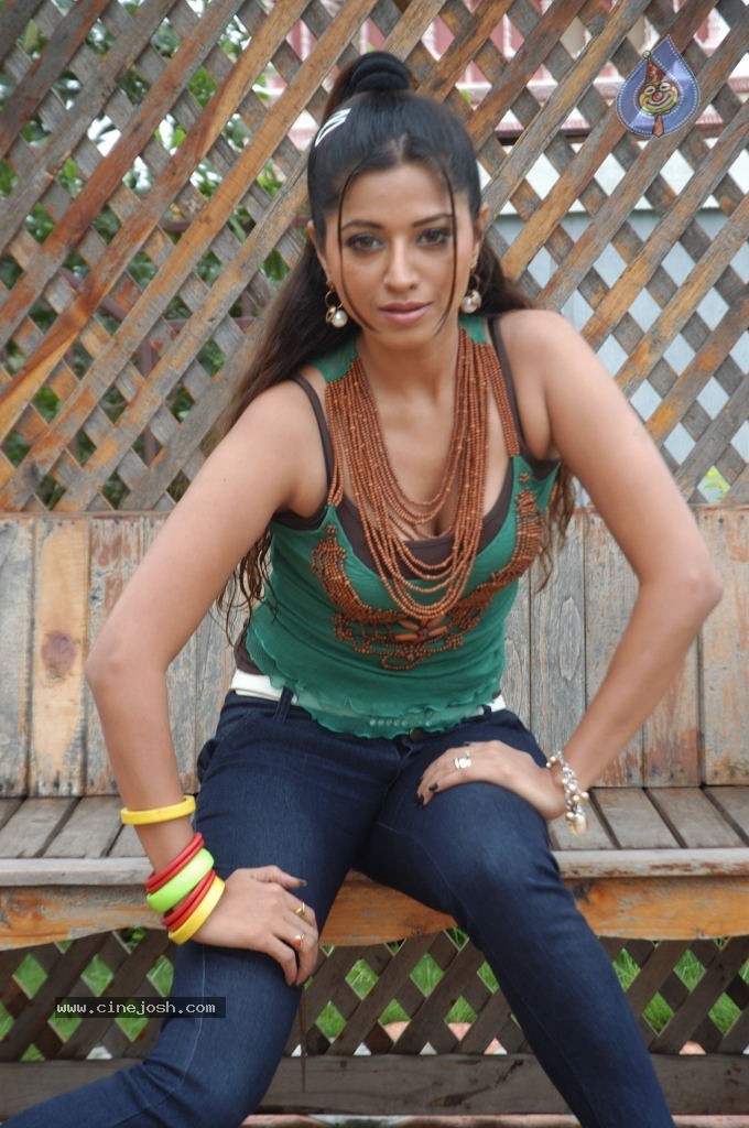 Hayi Hayigaa Movie Hot Stills - 14 / 50 photos