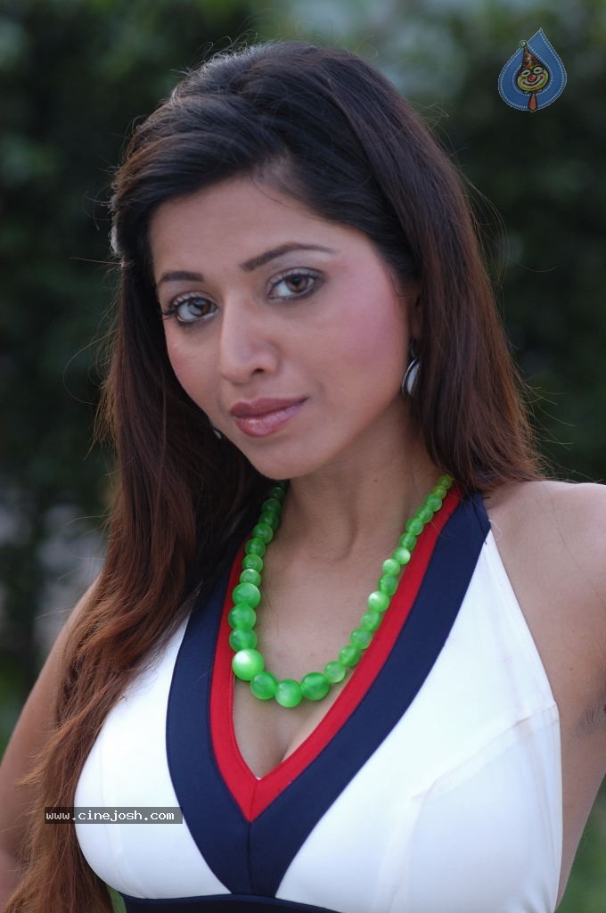 Hayi Hayigaa Movie Hot Stills - 37 / 50 photos