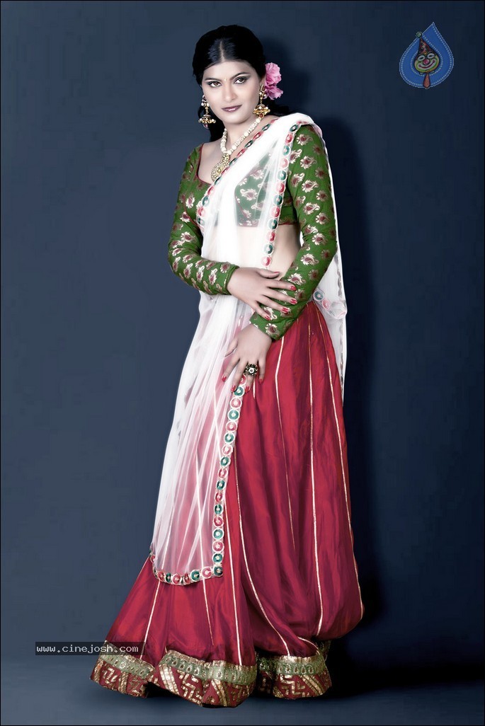 Hema Jilloju Portfolio Stills - 3 / 82 photos