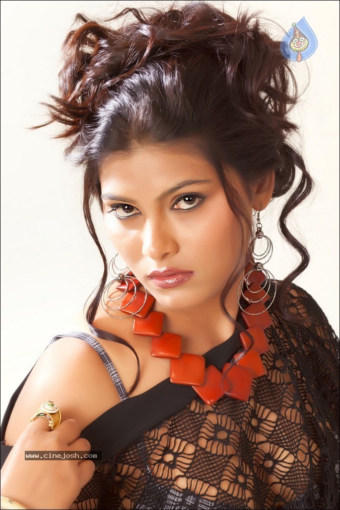 Hema Jilloju Portfolio Stills - 9 / 82 photos