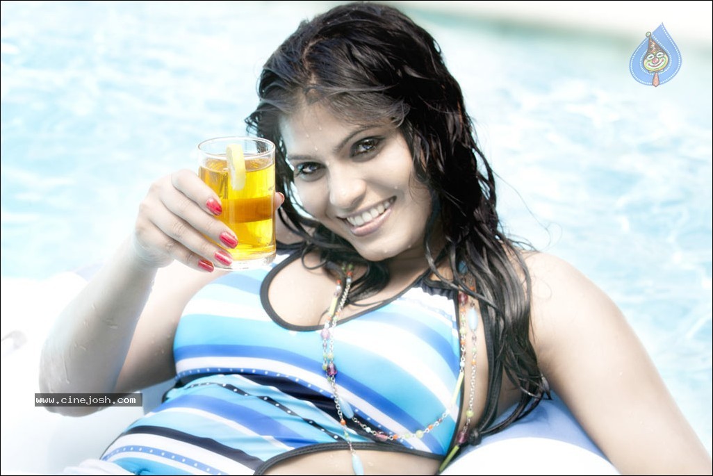 Hema Jilloju Portfolio Stills - 21 / 82 photos