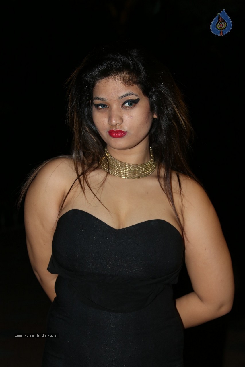 Himani Hot Stills - 162 / 186 photos